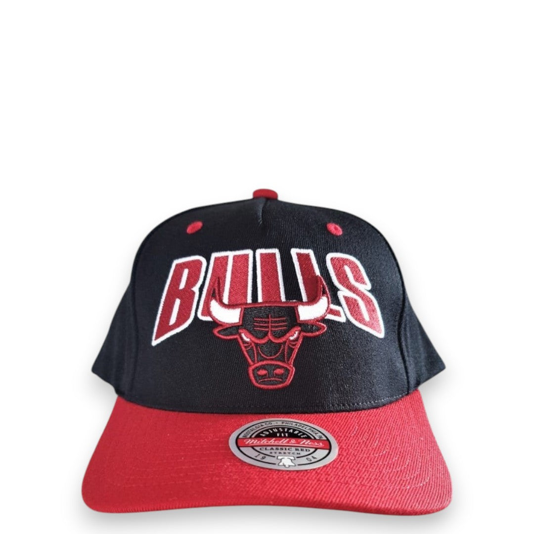 MITCHELL & NESS BULLS SNAPBACK - BLACK/RED