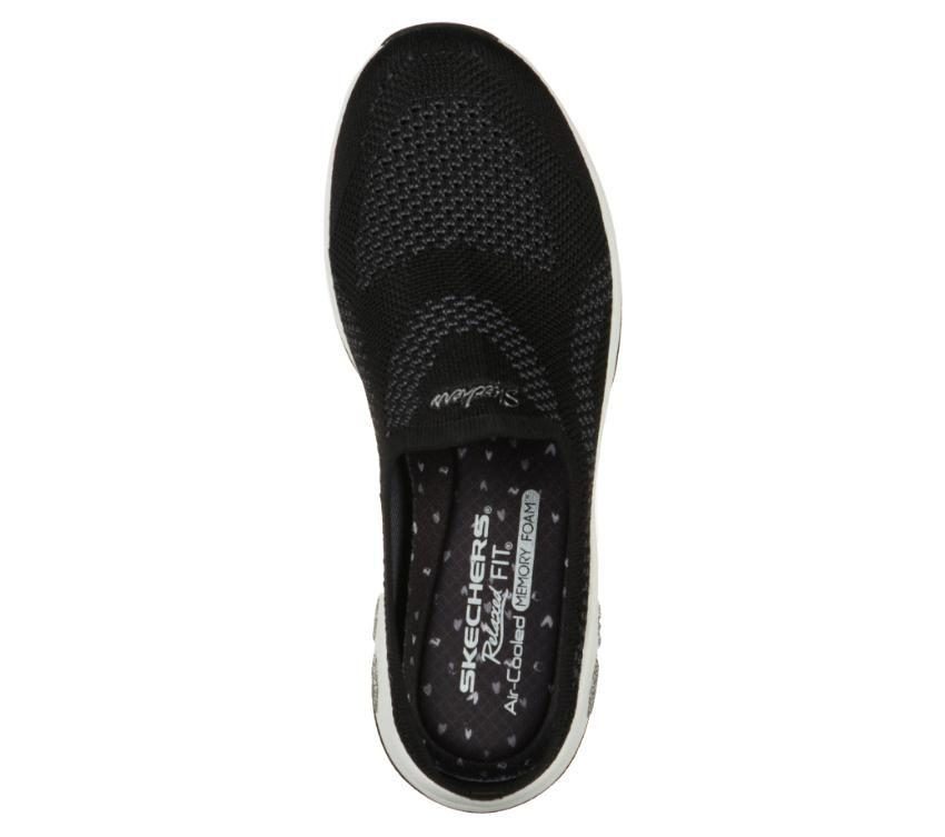 SKECHERS COMMUTE TIME IN KNIT TO WIN - BLACK/WHITE