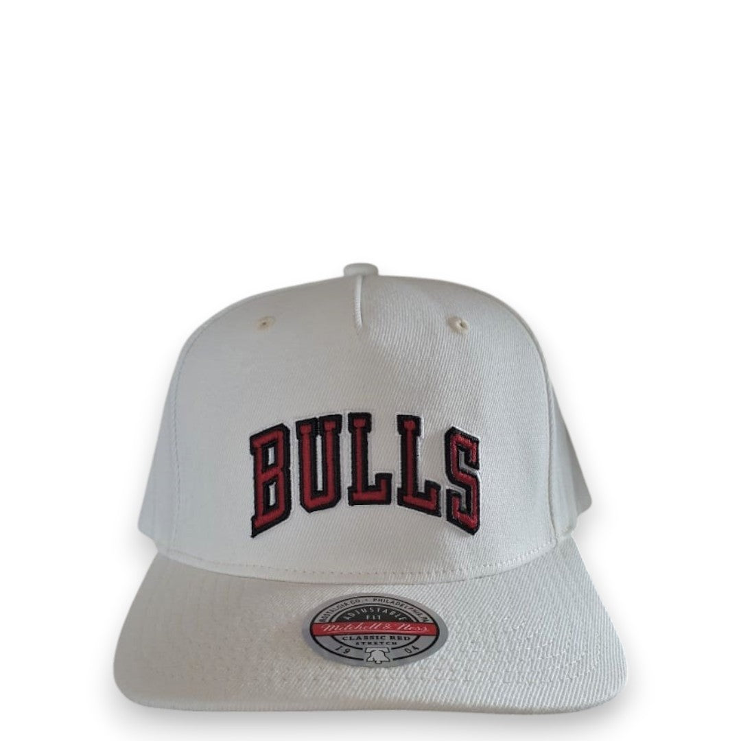 MITCHELL & NESS BULLS SNAPBACK - WHITE/RED