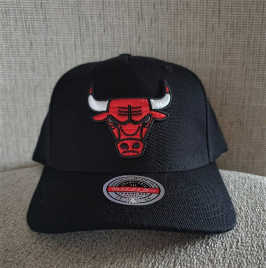 MITCHELL & NESS BULLS SNAPBACK - BLACK/RED