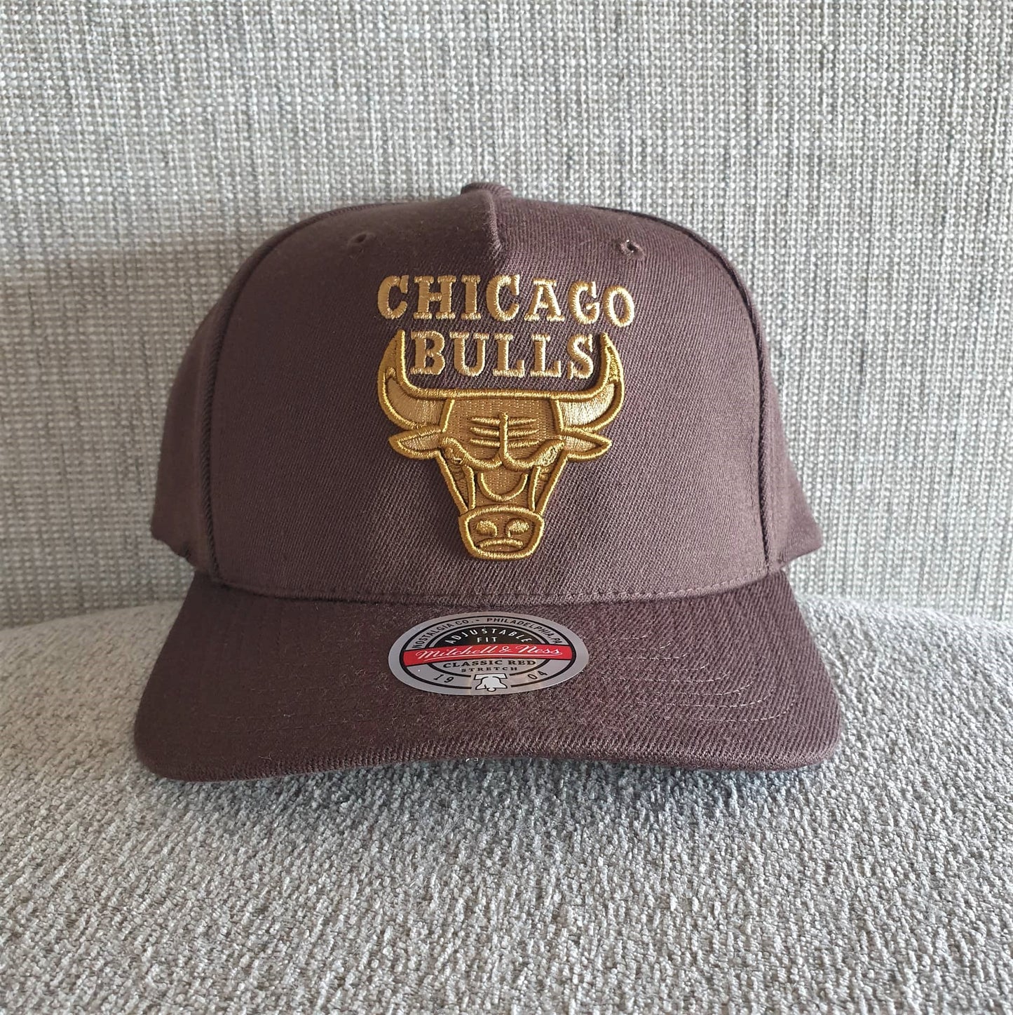 MITCHELL & NESS CHICAGO BULLS SNAPBACK - BROWN/GOLD