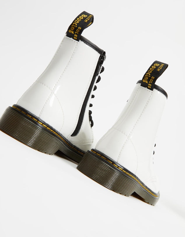 DR MARTENS KIDS DELANEY - WHITE PATENT LAMPER